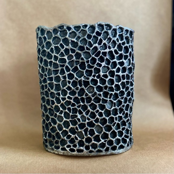 Sagebrook Home polyresin honeycomb vase - Picture 2 of 5